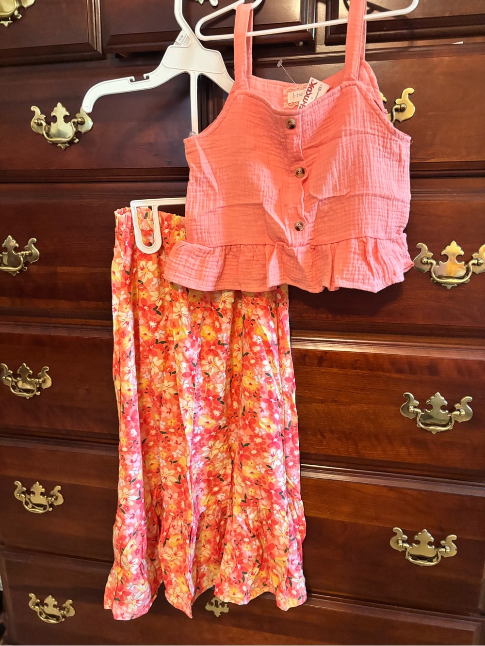 Between size 8 NWT skirt set